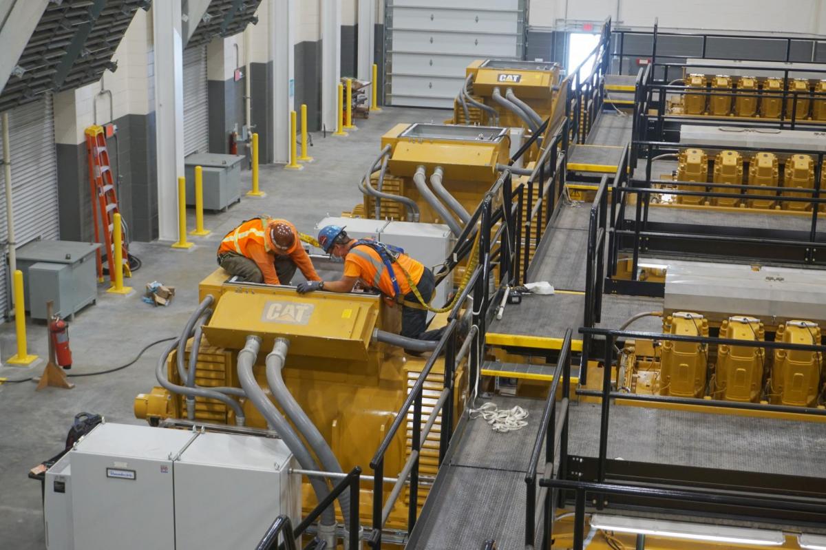 Construction personnel work on a new engine-generator in the cogeneration facility at the San José-Santa Clara Regional Wastewater Facility in August 2020.